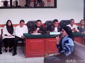 Syahrini: Tidak Ada Duit 1 Perak Pun Saya Terima! Syahrini: Tidak Ada Duit 1 Perak Pun Saya Terima!