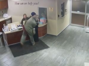 Perempuan Berhijab Tiba-tiba Diserang di RS Michigan