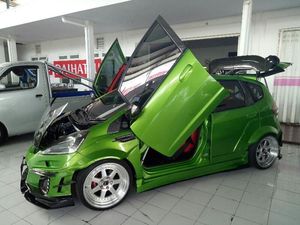 Modifikasi Ekstrem Honda Jazz di Banyuwangi