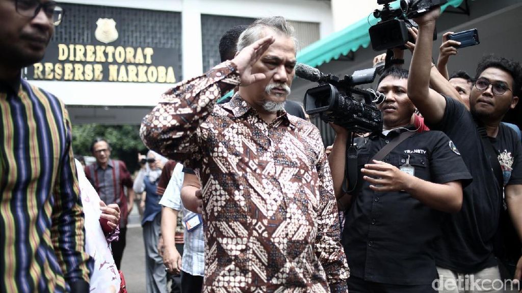 Salam Hormat Tio Pakusadewo Usai Diwacanakan Jadi Duta Antinarkoba Salam Hormat Tio Pakusadewo Usai Diwacanakan Jadi Duta Antinarkoba