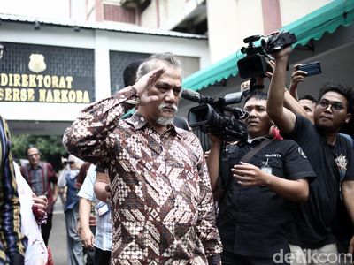 Salam Hormat Tio Pakusadewo Usai Diwacanakan Jadi Duta Antinarkoba