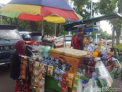 Videonya Viral, Ini Alasan Siah Salat di Pinggir Jalan