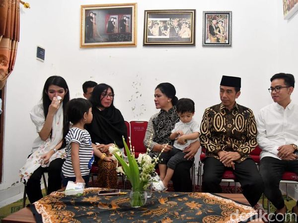 Raut Duka di Wajah Selvi Ananda