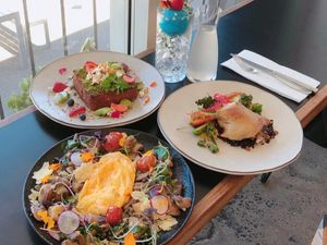 Asyiknya! Nikmati Freakshakes dan Pancake di Kafe yang Semilir Ini