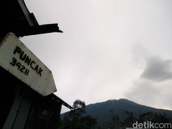 Mulai 1 Agustus Pendaki Gunung Slamet Wajib Bawa Surat Dokter