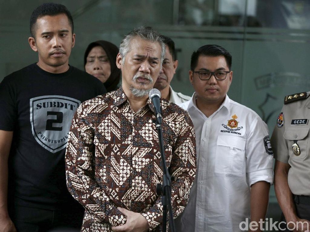 3 Bulan Rehab, Tio Pakusadewo: Rajin Salat 5 Waktu Bikin Pikiran Jernih 3 Bulan Rehab, Tio Pakusadewo: Rajin Salat 5 Waktu Bikin Pikiran Jernih