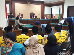 Ketua RT dkk yang Telanjangi Sejoli di Tangerang Baca Pembelaan