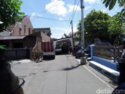 Jenazah Besan Jokowi Tiba di Rumah Duka