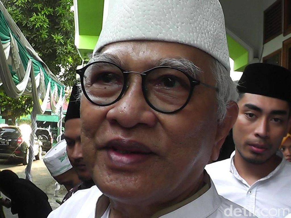 Pesan Gus Mus untuk Jokowi: Pilih Pembantu yang Membantu, Bukan Mengganggu Pesan Gus Mus untuk Jokowi: Pilih Pembantu yang Membantu, Bukan Mengganggu