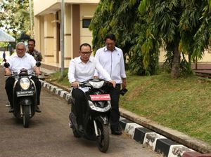 Menaker Jajal Motor Listrik Rakitan Siswa BLK Serang