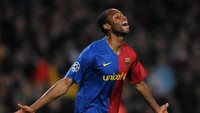 Seydou Keita pernah berseragam Barcelona pada musim 2008-2012. Ia turut meraih banyak gelar mulai dari La Liga hingga Liga Champions. (Foto: Jasper Juinen/Getty Images)