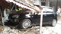 Akibat Salah Injak Pedal, Rumah Ini Hancur