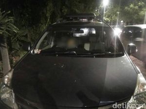 Mantan Dosen Unair Ditemukan Meninggal di Dalam Mobil Mantan Dosen Unair Ditemukan Meninggal di Dalam Mobil