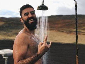 Tempat Mandi Tanpa Tembok yang Indah