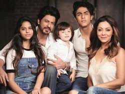 Begini Keisengan Anak Sulung Shah Rukh Khan pada sang Adik