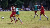 Dalam tes pertama yang berlangsung pukul 08.00 WIB, tim dibagi ke dalam empat kelompok untuk saling dipasangkan sebagai lawan. Mereka menjalani simulasi permainan 7 vs 7.