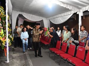Jokowi ke Rumah Duka Besannya Jokowi ke Rumah Duka Besannya