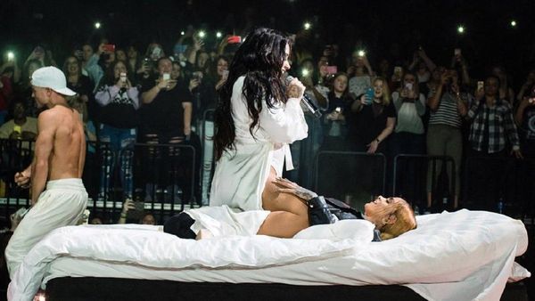 Bawa Kasur ke Atas Panggung, Demi Lovato Grinding Kehlani