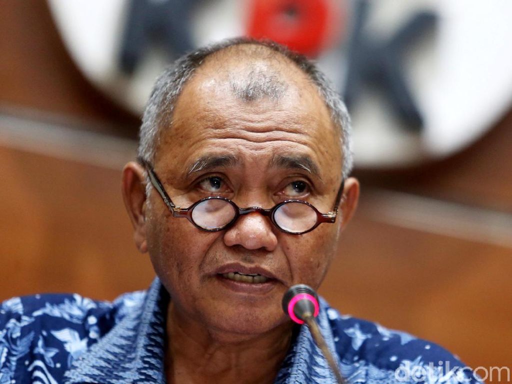 Diteror Benda Mirip Bom Pipa, Ketua KPK: Jangan Takut, Maju Terus! Diteror Benda Mirip Bom Pipa, Ketua KPK: Jangan Takut, Maju Terus!