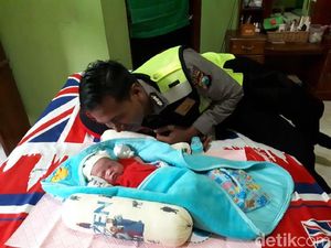 Bayi di Blitar yang Ditolong 2 Polisi Sehat, Kini Diasuh Bidan Bayi di Blitar yang Ditolong 2 Polisi Sehat, Kini Diasuh Bidan