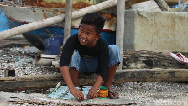 Melihat Keceriaan Anak-anak di Pesisir Muara Angke