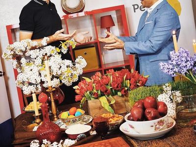 Gaya Klasik CEO Instagram Ketika Makan dan Menikmati Teh Persia