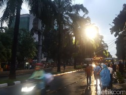 Kabel Listrik Melintang, Lalin Macet dari Kementan ke Ragunan
