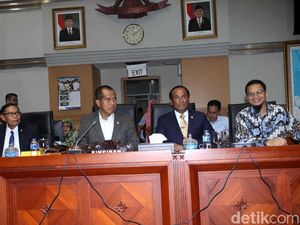 DPR Kaget 1 NIK Dipakai Registrasi 2,2 Juta SIM Card DPR Kaget 1 NIK Dipakai Registrasi 2,2 Juta SIM Card