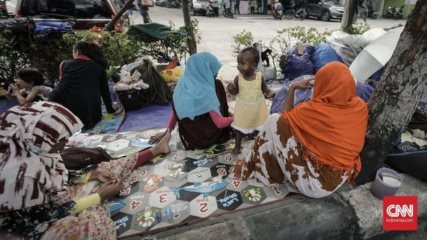 Mengenal Siapa Sebenarnya Para Pengungsi di Trotoar Kalideres