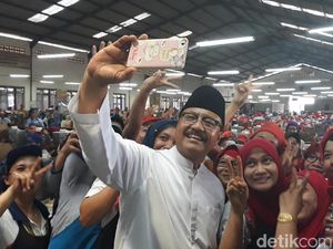 Kunjungi Pabrik Rokok, Gus Ipul Senang Tembakau Lokal Terserap