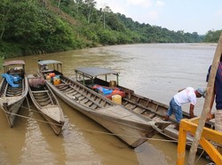 Cerita 11 Jam Arungi Sungai dan Darat untuk Urus KTP di Aceh