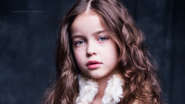 Alisa, si Gadis Kecil yang Pintar Bergaya