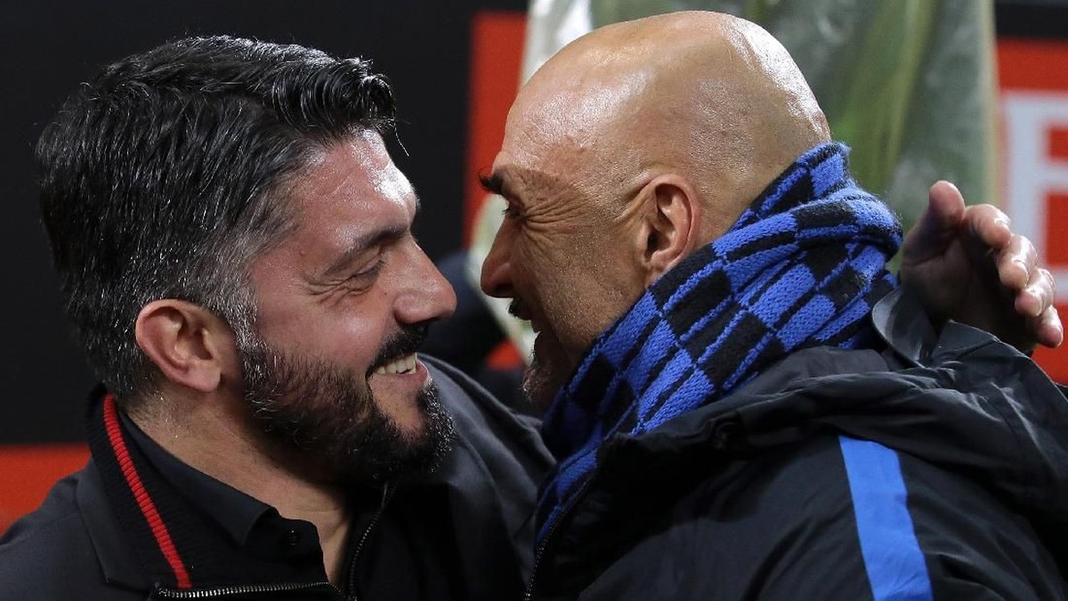 Gennaro Gattuso (kiri) dan Luciano Spalletti dalam pertemuan di ajang Coppa Italia. (Foto: Emilio Andreoli/Getty Images)