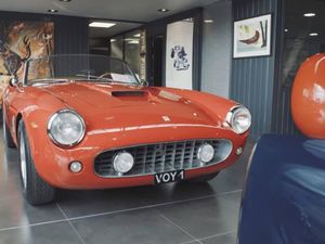 Mengintip Diler Mobil Klasik Keren di Inggris