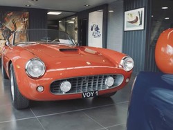 Mengintip Diler Mobil Klasik Keren di Inggris