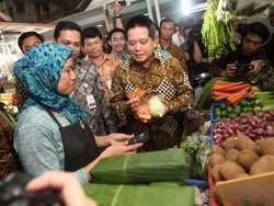 Bank Mandiri dan PD Pasar Jaya Terapkan Transaksi Nontunai