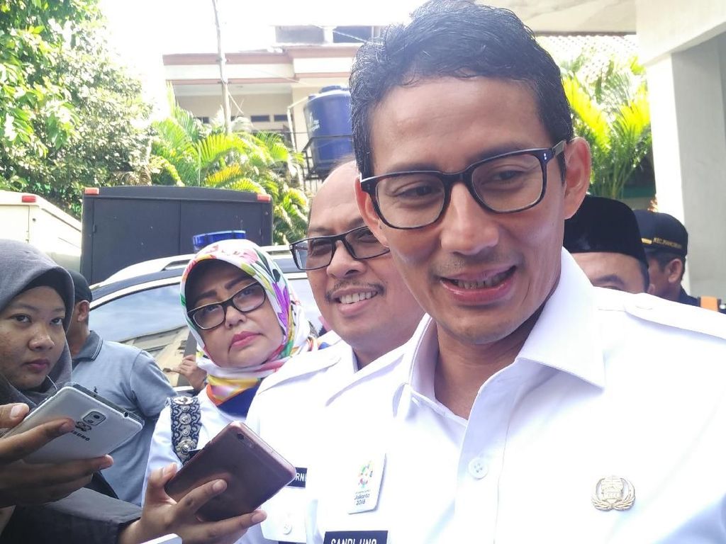 Sandiaga Harap Jam Ganji-Genap Ditambah Sebelum Asian Games Sandiaga Harap Jam Ganji-Genap Ditambah Sebelum Asian Games