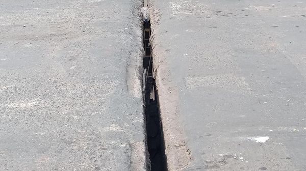 Penampakan Renggangan di Jalan Jembatan Akses Marunda