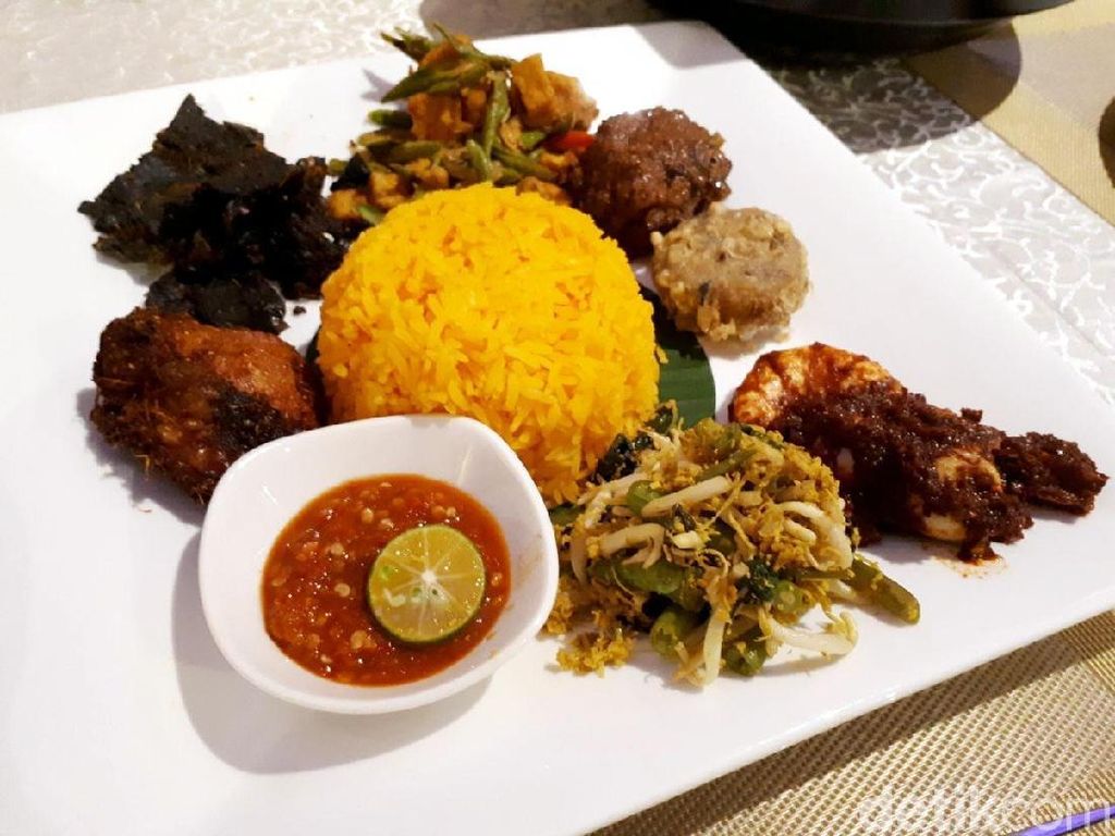 Mamanda: Mencicip Nasi Tumpeng dan Asam Pedas di Resto Historis Singapura Mamanda: Mencicip Nasi Tumpeng dan Asam Pedas di Resto Historis Singapura