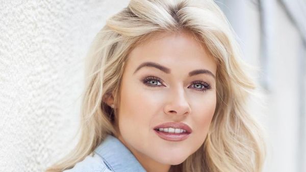 10 Pesona Gadis Payung yang Bikin Hati Pebalap MotoGP Kepincut