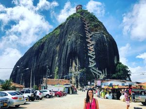 Foto: Batu yang Punya Resleting