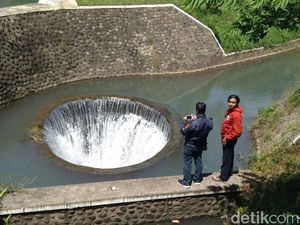 Wajah Spillway dari Hari ke Hari, Sumur yang Jadi Wisata Dadakan Wajah Spillway dari Hari ke Hari, Sumur yang Jadi Wisata Dadakan
