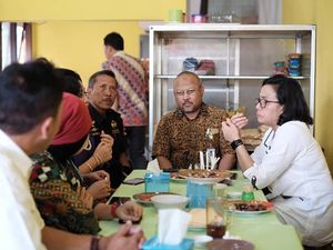 Rapat Koordinasi di Warung Pecel Madiun, Sri Mulyani Banjir Pujian Netizen