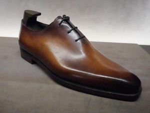 Rahasia Sepatu Hotman Paris Rp 30 jutaan yang Bisa Ganti Warna