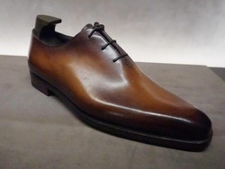 Rahasia Sepatu Hotman Paris Rp 30 jutaan yang Bisa Ganti Warna