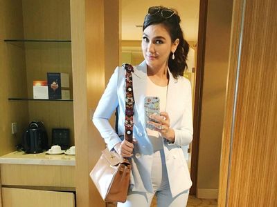Gaya 10 Artis Indonesia Pakai Tas yang Talinya Saja Seharga Motor