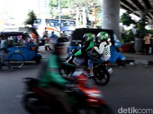 Main HP Saat Dibonceng Motor Risiko Kecelakaannya Besar