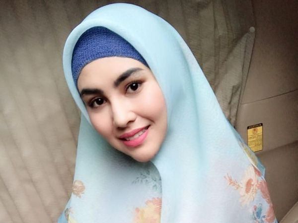 10 Gaya Syari Kartika Putri yang Disebut Bidadari Dunia Akhirat