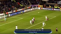 Meski berposisi sebagai bek, Philippe Mexes ikut meramaikan barisan pencetak gol salto. Dia melakukannya bersama AC Milan dalam laga dengan Anderlecht di 2012. Menerima bola tendangan bebas di sudut kotak penalti, Mexes mengontrol bola dengan dadanya dan melepaskan tembakan membelakangi gawang. Si kulit bundar melambung di udara dan masuk ke gawang di sisi pojok. (ist (Youtube)
