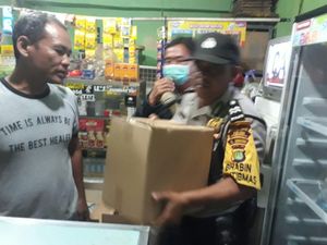 Polsek Kembangan Razia Miras di Warung Jamu